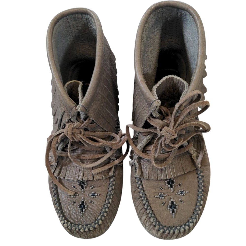 Manitobah Mukluks Leather Bootie Women's SZ L7 Gray Beads Fringed Suede Canada